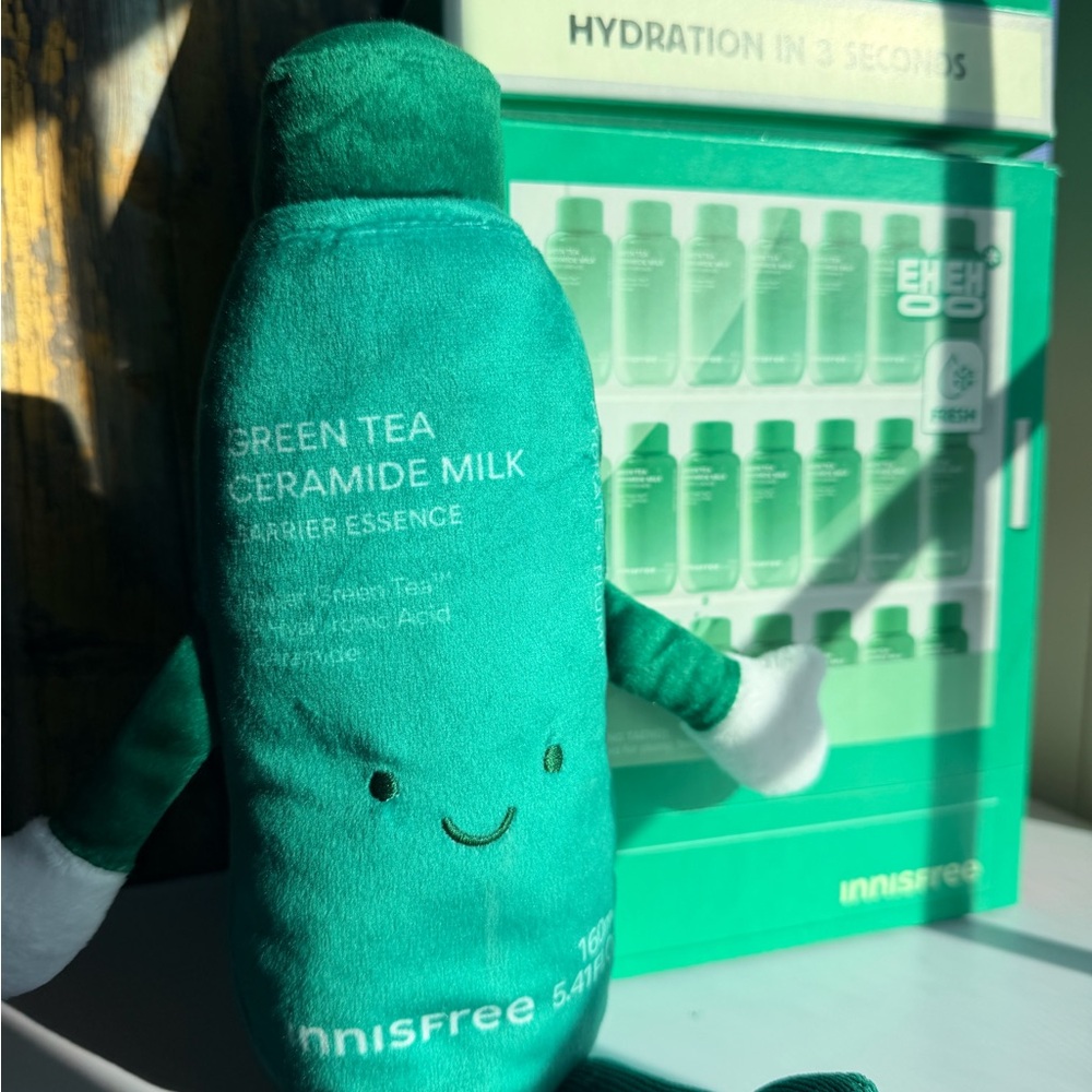Innisfree Green Tea Ceramide Milk Barrier Essence